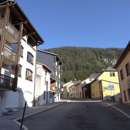 Appartement au cœur du village avec parking privé Mijoux Extérieur photo