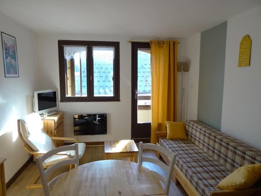 Appartement au cœur du village avec parking privé Mijoux Extérieur photo