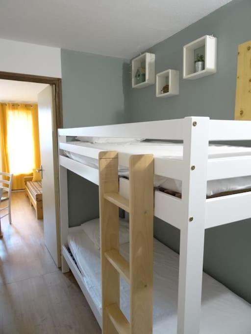 Appartement au cœur du village avec parking privé Mijoux Extérieur photo