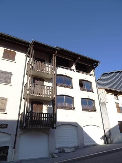Appartement au cœur du village avec parking privé Mijoux Extérieur photo